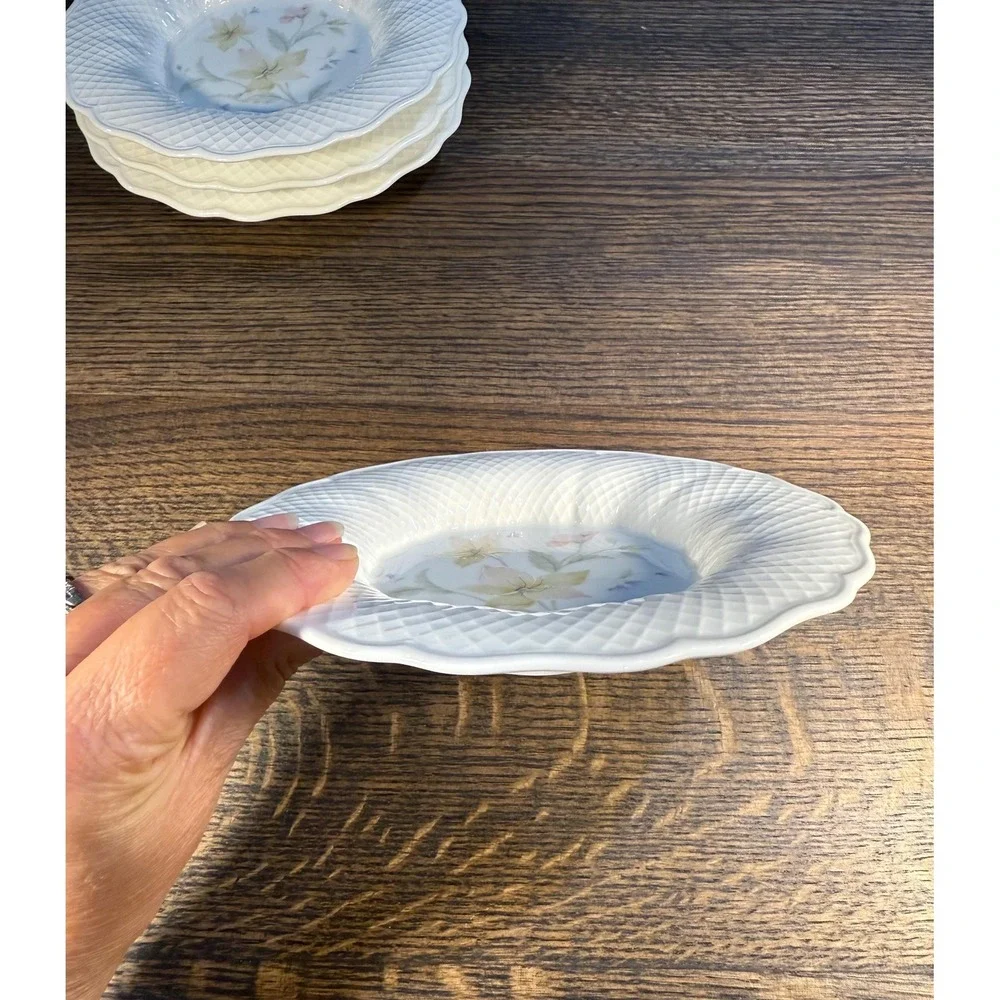 Mikasa Bone China Plate Pastel Garden 82055 Floral Dish‎ with Scalloped Edge